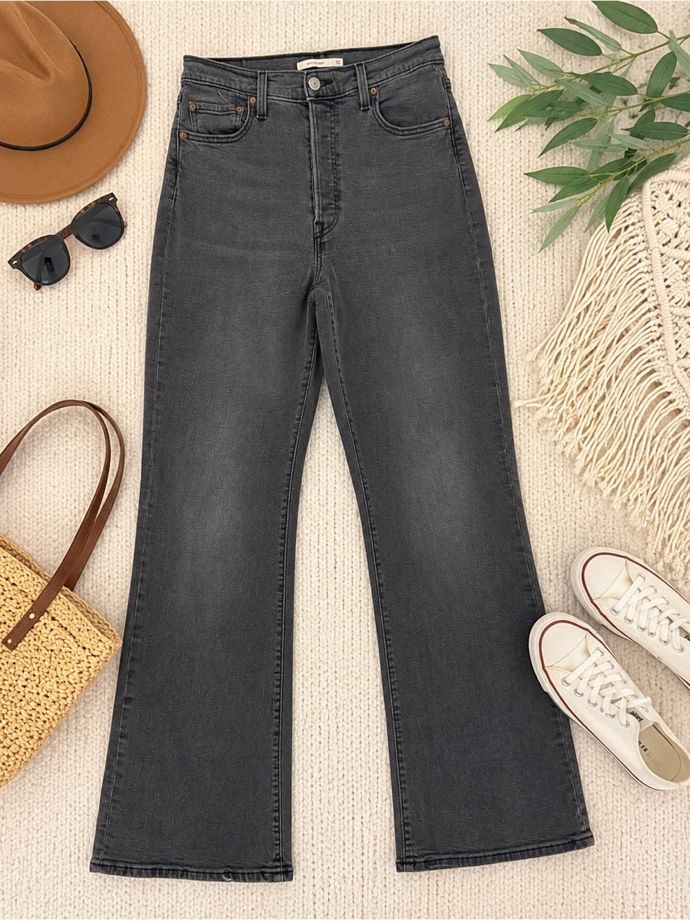 Levi’s Ribcage Boot High Rise Gray Jeans Size 32